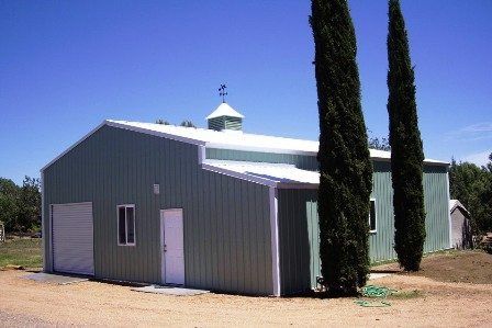 AGRICULTURAL BUILDING WITH LEAN-TO